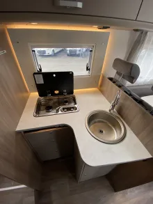 Küchen Carado I 447 Maxi Chassi 180 PS / Automatik
