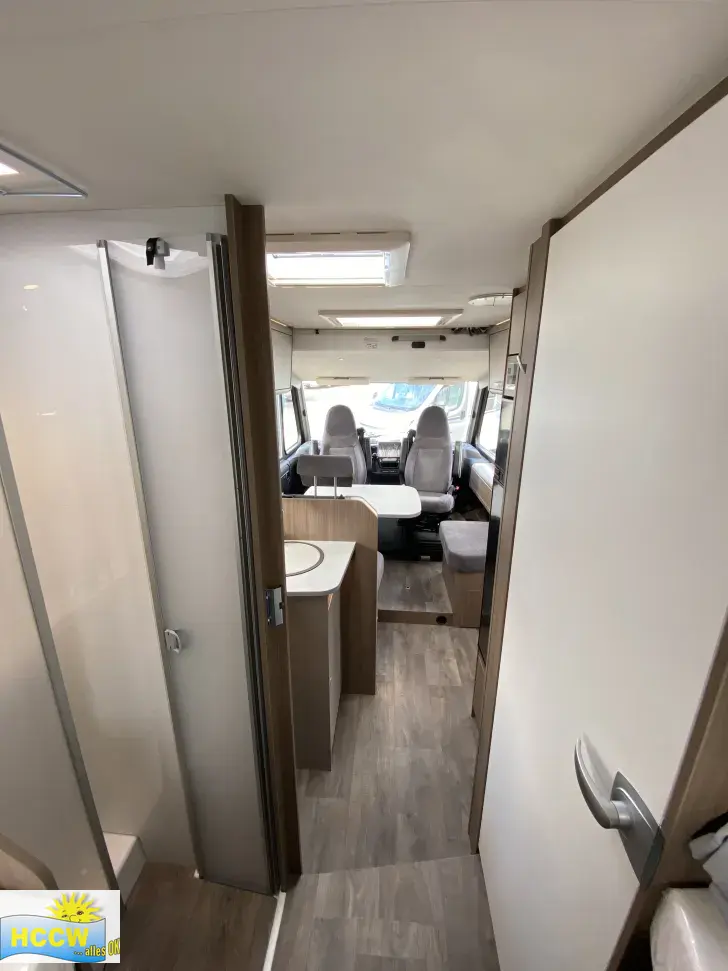 Sicht vorne-hinten Carado I 447 Maxi Chassi 180 PS / Automatik