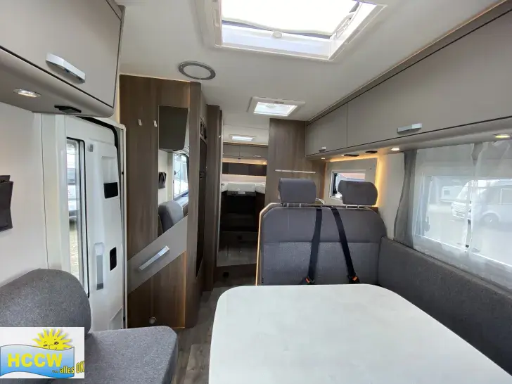 Sicht vorne-hinten Carado I 447 Maxi Chassi 180 PS / Automatik