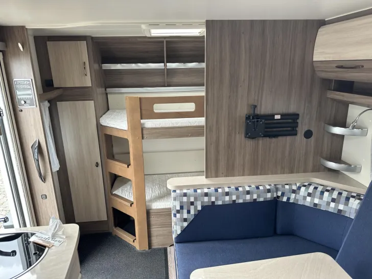 Fahrzeugbild Hobby De Luxe 560 KMFe #8