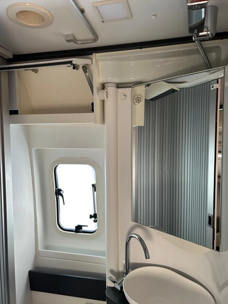 Fahrzeugbild Adria Twin Supreme 640 SGX Sehr gepflegt #7