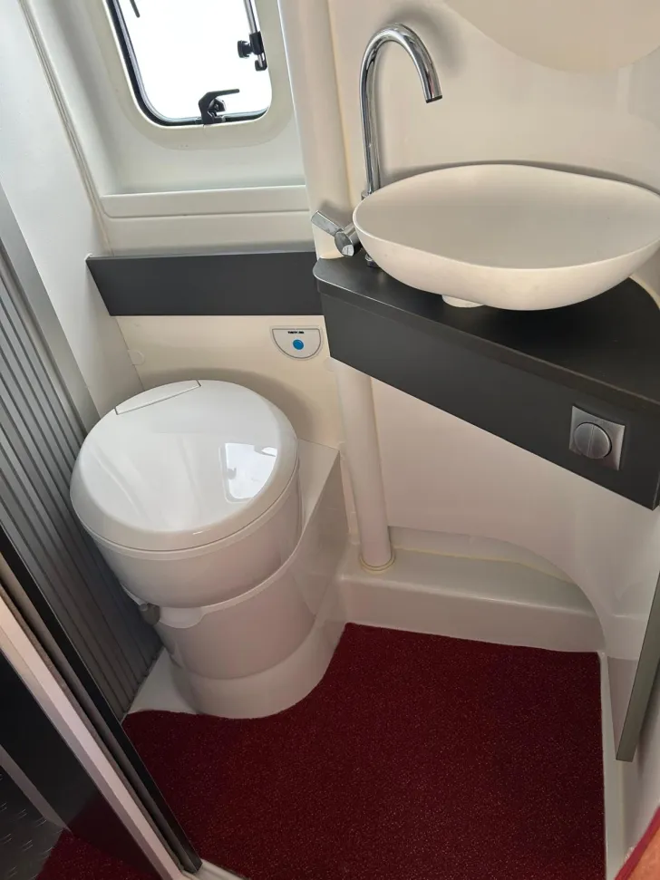 Fahrzeugbild Adria Twin Supreme 640 SGX Sehr gepflegt #8