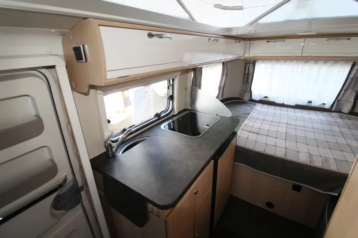 Fahrzeugbild Hymer Eriba Touring Triton 430 - 60 Jahre Edition mit Markise und Fahrradträger #7
