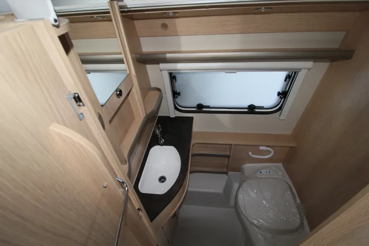 Fahrzeugbild Hymer Eriba Touring Triton 430 - 60 Jahre Edition mit Markise und Fahrradträger #10