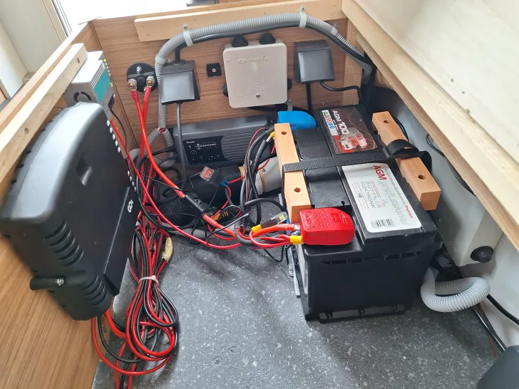 Fahrzeugbild Adria Action 391 PD - Solar, Sat, TV und Mover #26
