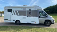 Seitlich Carado T 447 Pro+ Automatik + Hubbett