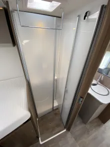 Dusche Carado T 447 Pro+ Automatik + Hubbett