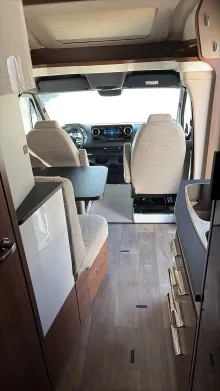 Sicht vorne-hinten Hymer B-Klasse MC T 580 sehr gepflegt