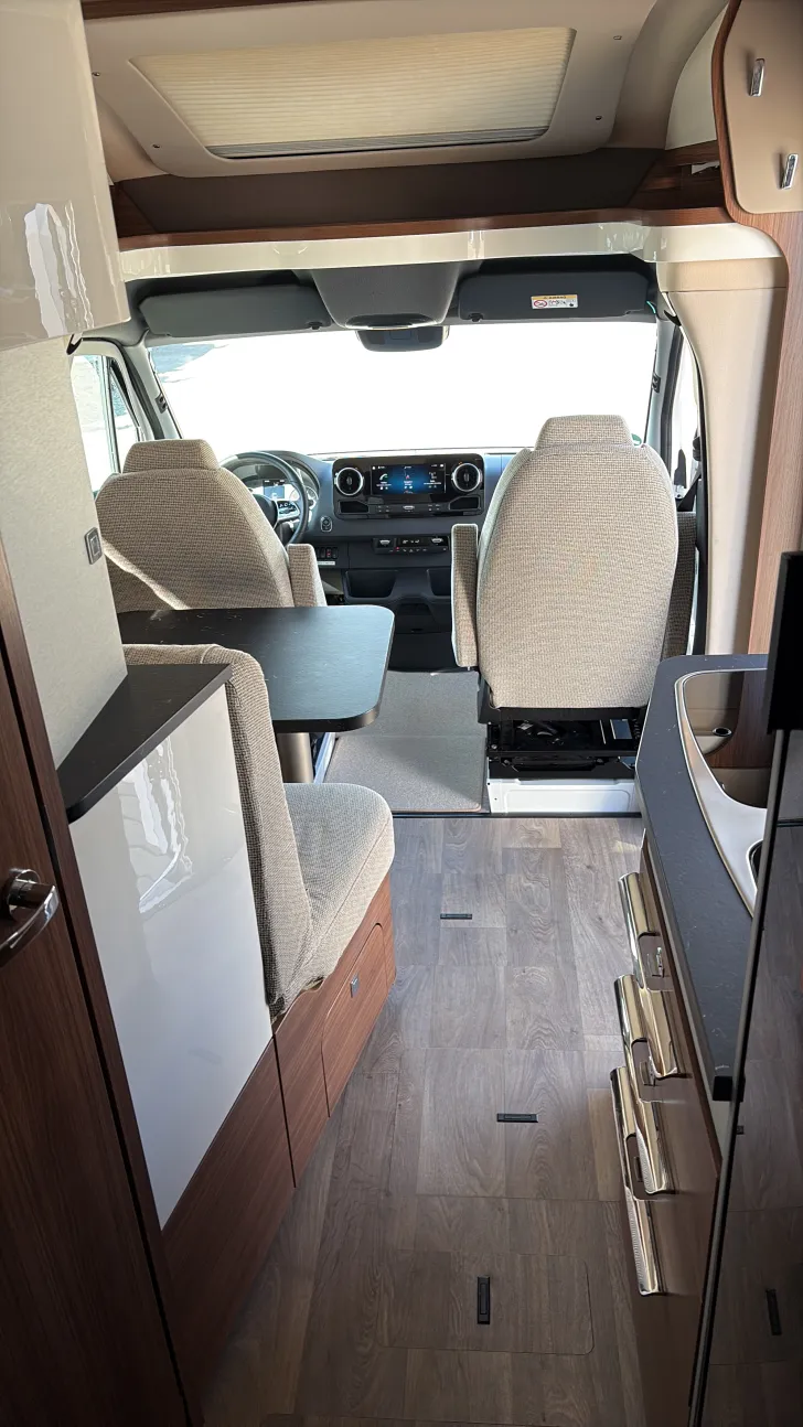 Sicht vorne-hinten Hymer B-Klasse MC T 580 sehr gepflegt