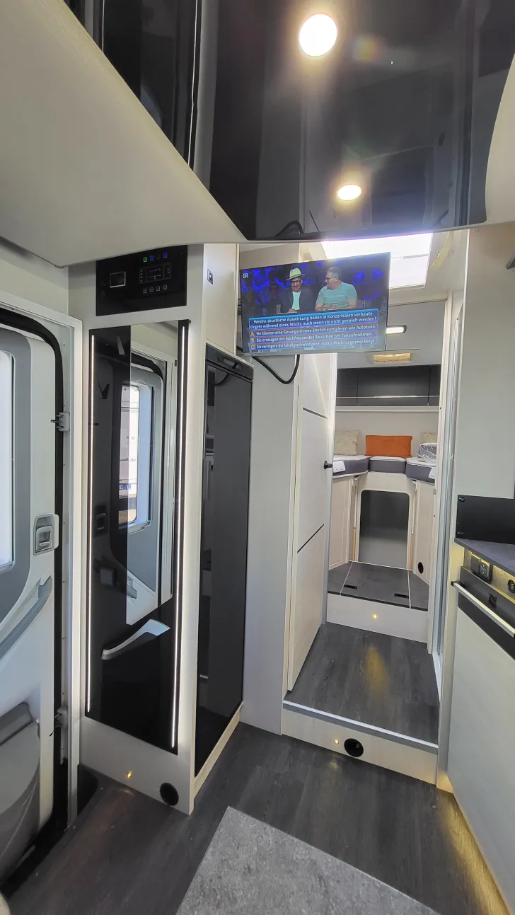 Weitere Betten Chausson Teilintegrierte 777GA Titanium Premium 170 PS/Automatik/SAT/Hubbett