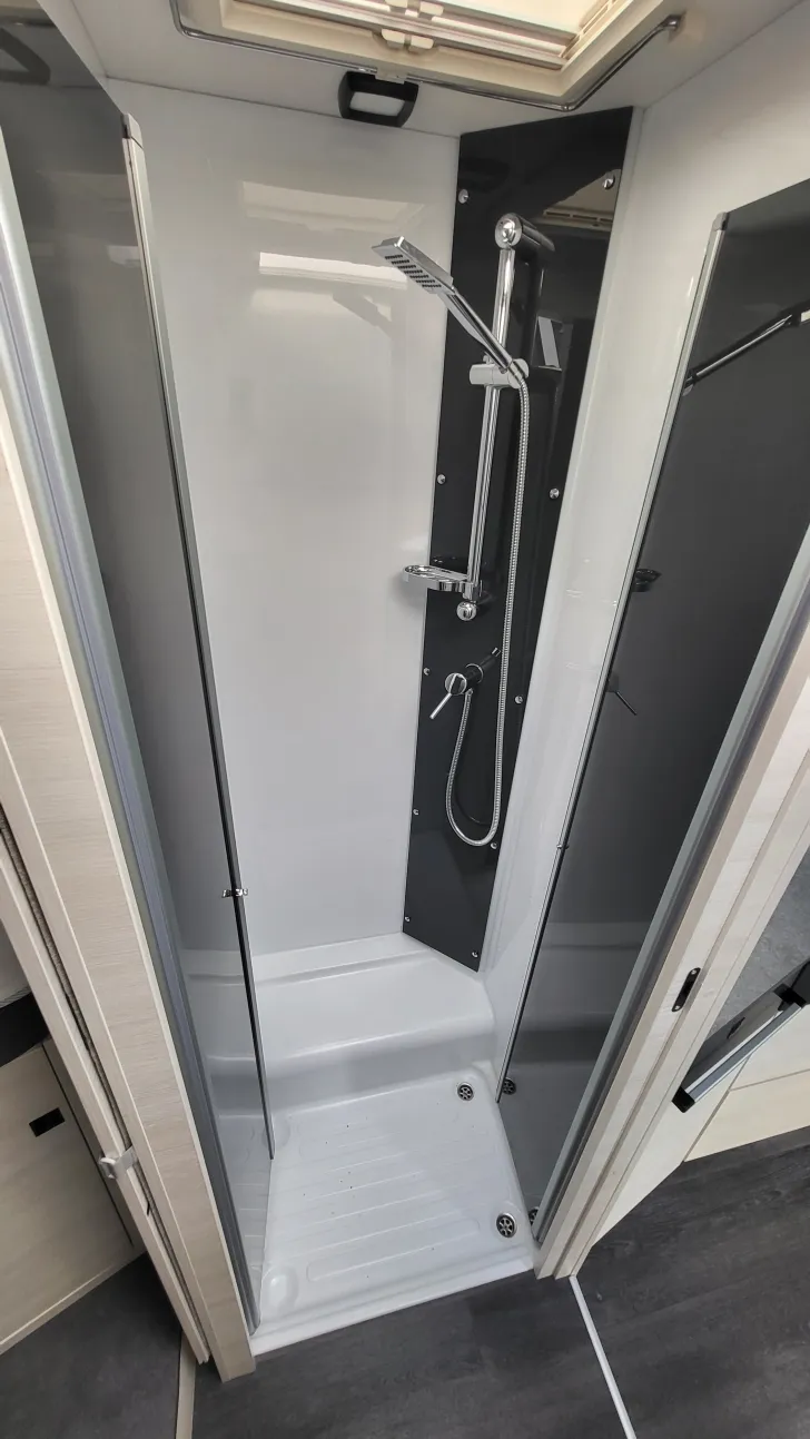 Fahrzeugbild Chausson Teilintegrierte 777GA Titanium Premium 170 PS/Automatik/SAT/Hubbett #18