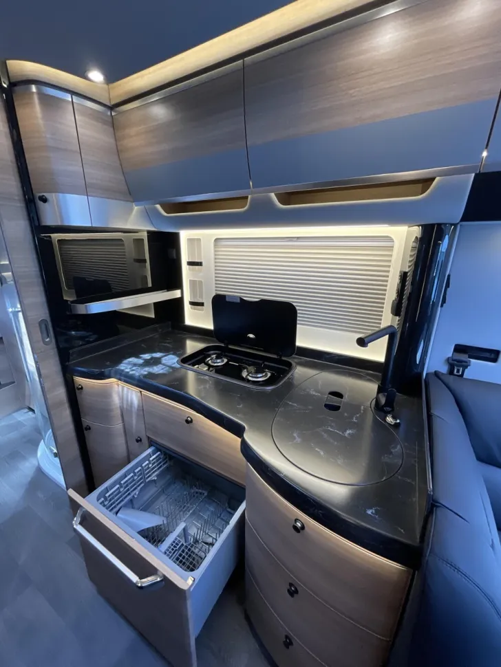 Fahrzeugbild Concorde Charisma Graphite 910 LI #14