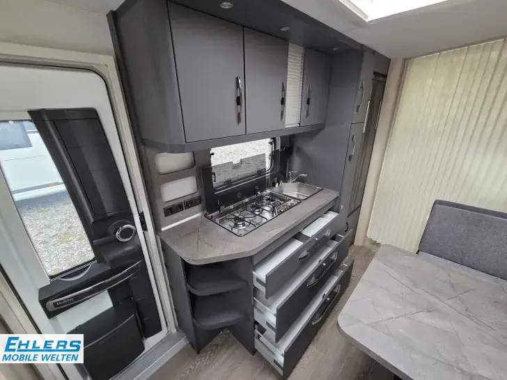Fahrzeugbild Hobby De Luxe 545 KMF 2000kg/Deichselabdeckung/Antieschlingerkupplung/seperate Dusche #10