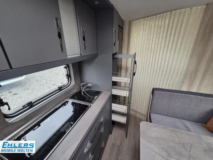 Fahrzeugbild Hobby De Luxe 545 KMF 2000kg/Deichselabdeckung/Antieschlingerkupplung/seperate Dusche #11