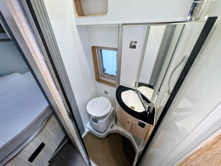 Fahrzeugbild Pössl H-Line 2WIN Vario (00) AHK, Markise uvm. #14