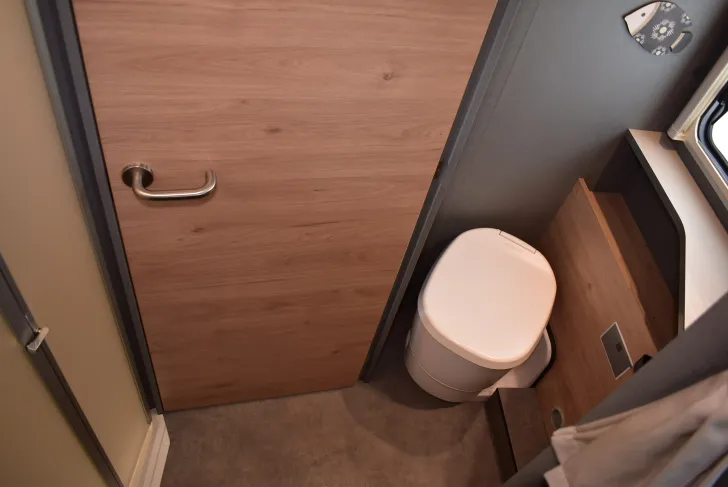 Fahrzeugbild Dethleffs Just Camp T 7052 EB Hubbett, Klima, TV, Hubstützen #16