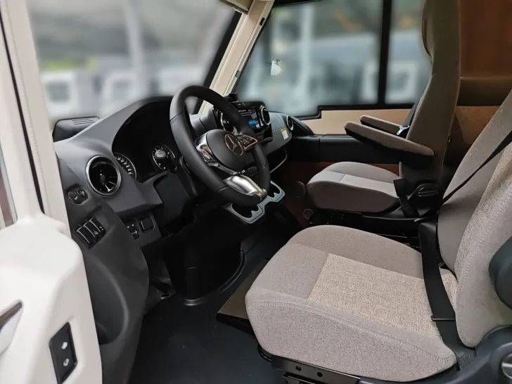 Fahrzeugbild Carthago C2-tourer I 143 KB LE comfort Mercedes #7