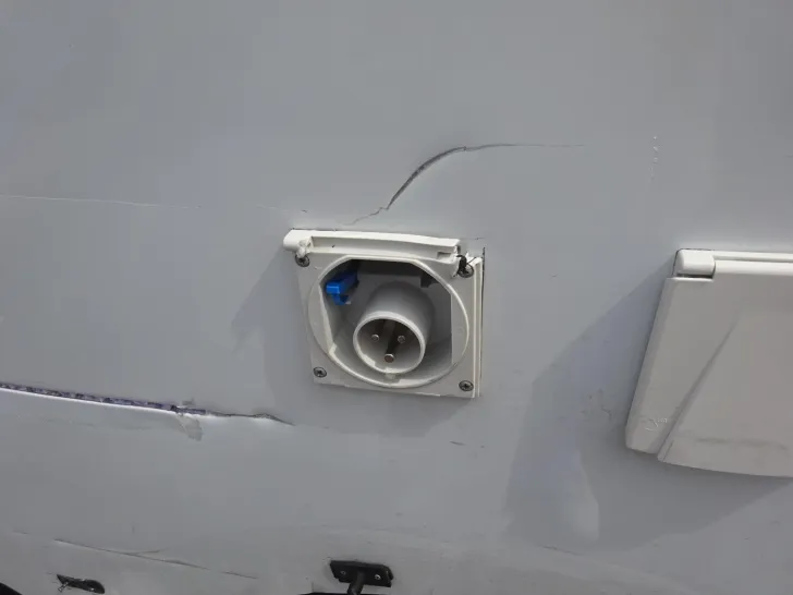 Fahrzeugbild Dethleffs XL A 7872-2 Unfallschaden Seitenwand #13
