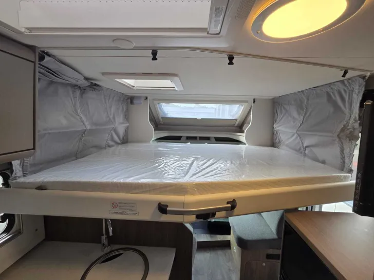 Fahrzeugbild Carado T 447 ED Combi 6E+Hubbett+TV Paket #15