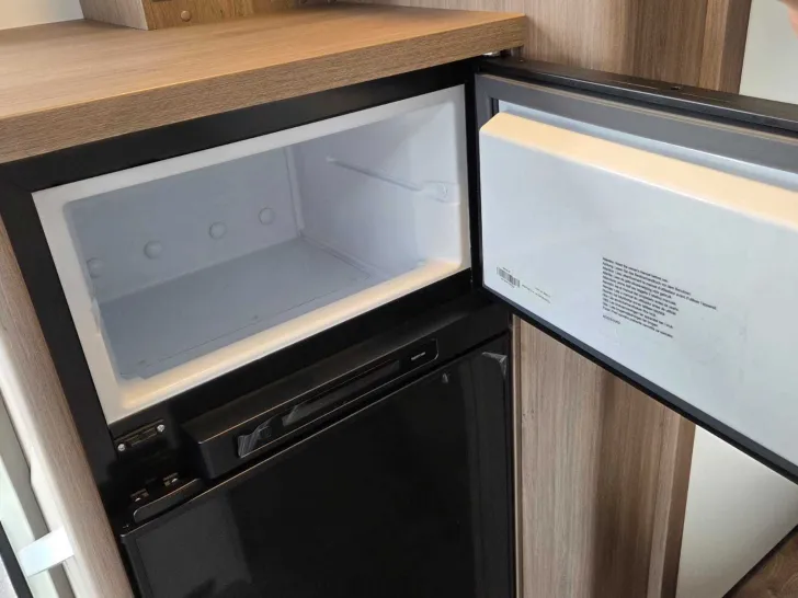 Fahrzeugbild Carado T 447 ED Combi 6E+Hubbett+TV Paket #17