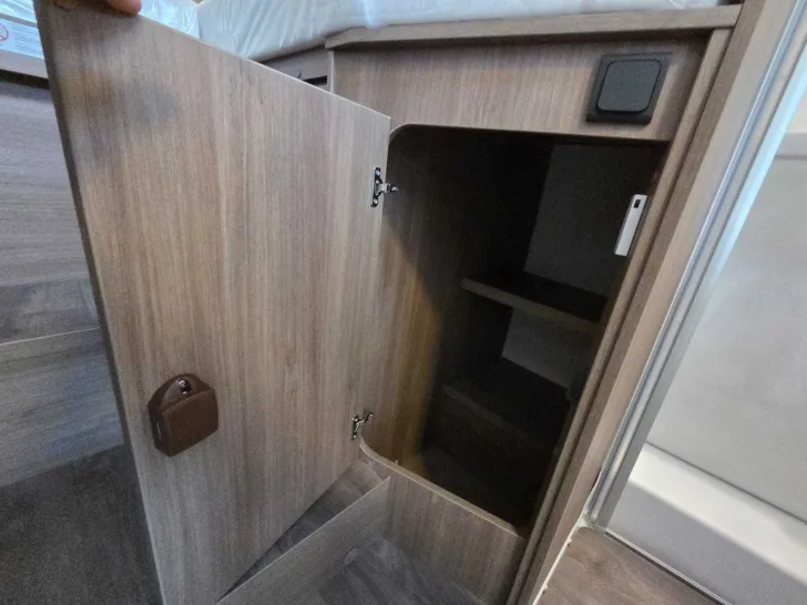 Fahrzeugbild Carado T 447 ED Combi 6E+Hubbett+TV Paket #21