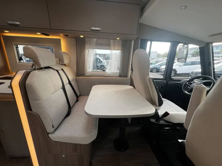 Fahrzeugbild Carado I 447 Pro+Solar+Combi 6E+Optik Paket+Gr Kühlschr #11