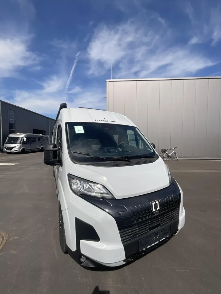 Fahrzeugbild Crosscamp ELMNT 6.4 ES Peugeot Schwenkbad, Automatik #1