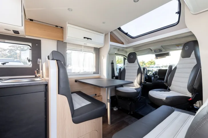 Fahrzeugbild Sunlight Adventure T 67 HUBBETT UNTEN. FREIER AUSGANG! #5