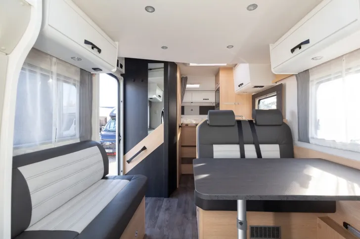 Fahrzeugbild Sunlight Adventure T 67 HUBBETT UNTEN. FREIER AUSGANG! #6