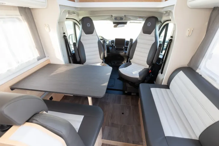 Fahrzeugbild Sunlight Adventure T 67 HUBBETT UNTEN. FREIER AUSGANG! #13