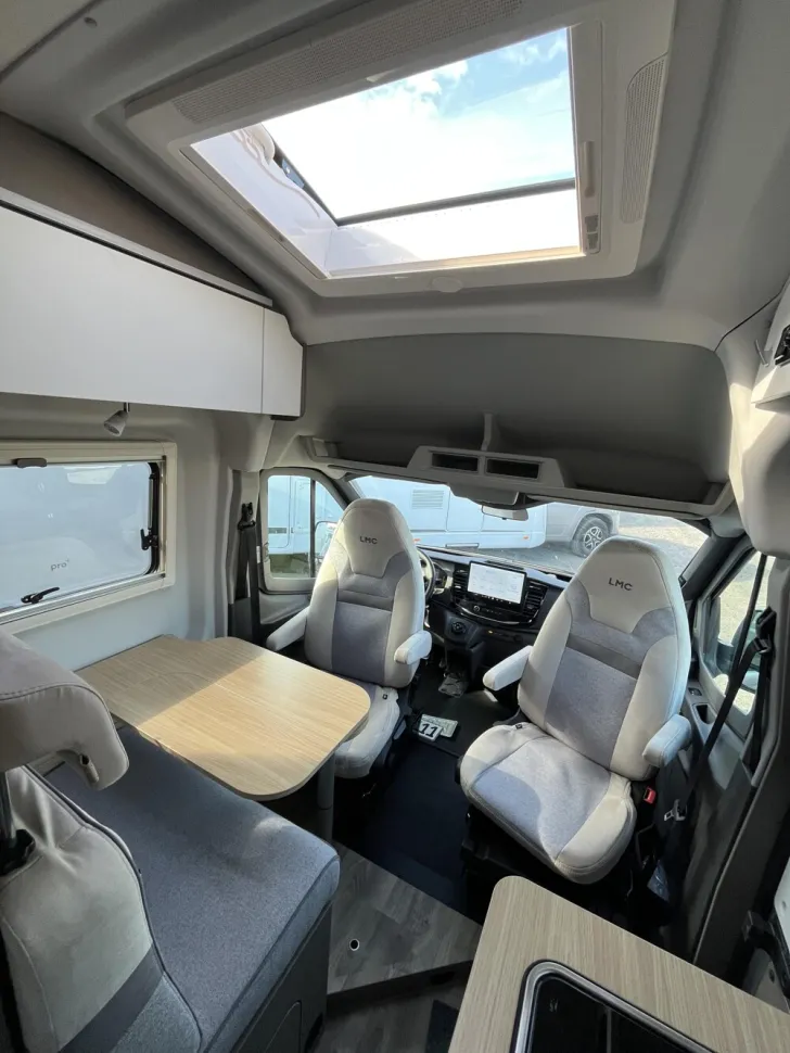Fahrzeugbild LMC Innovan Ford 592 #8