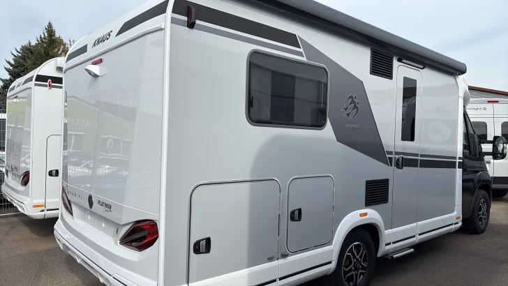 Schräg Hinten Knaus L!VE TI 650 MF Sofort verfügbar 160 PS