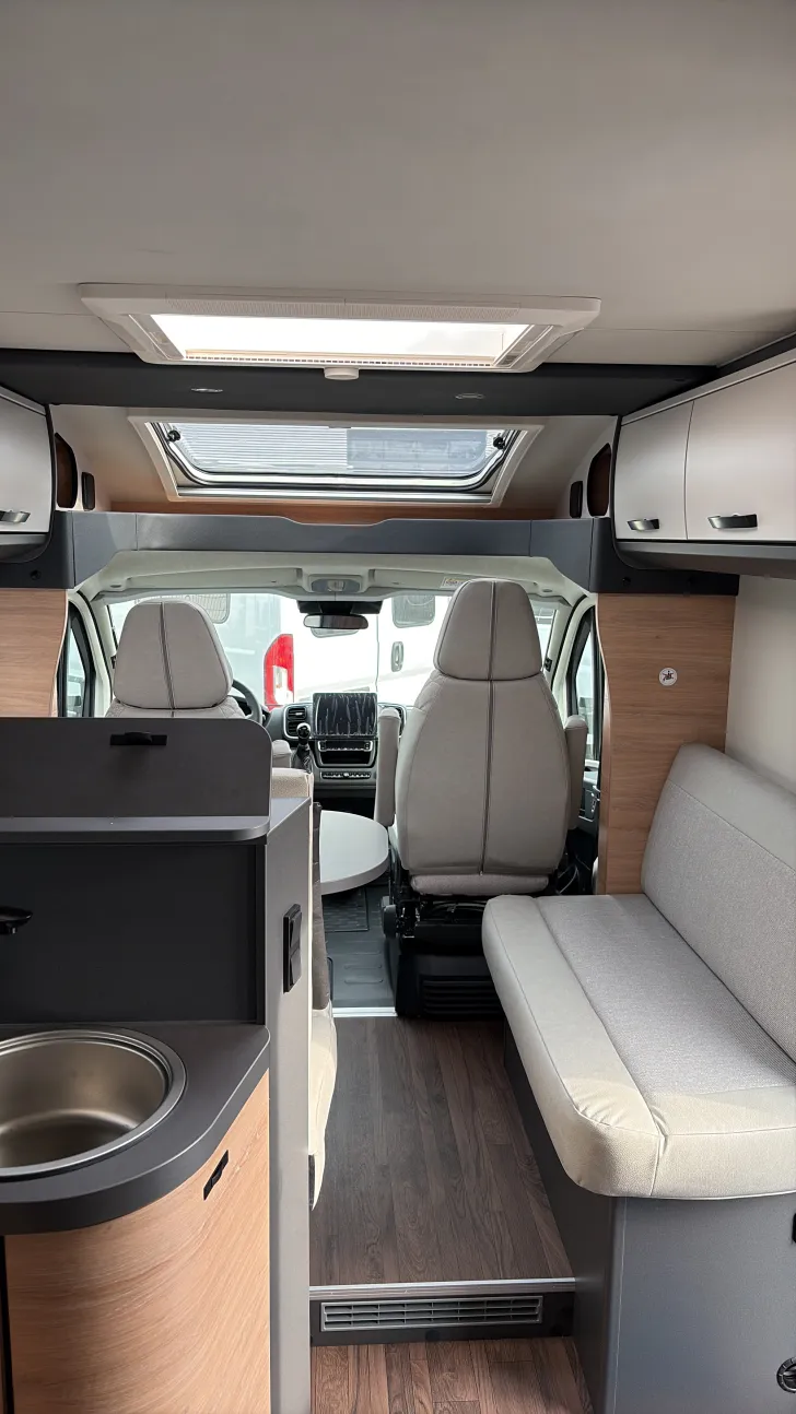 Sicht vorne-hinten Knaus L!VE TI 650 MF Sofort verfügbar 160 PS