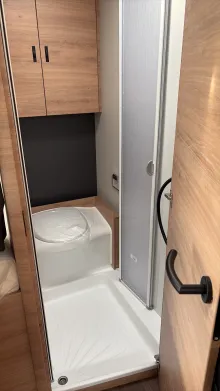 Toilette Knaus L!VE TI 650 MF Sofort verfügbar 160 PS
