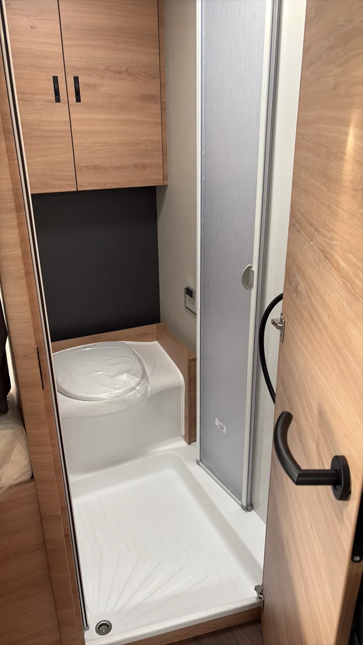 Toilette Knaus L!VE TI 650 MF Sofort verfügbar 160 PS