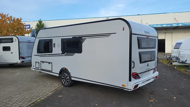 Schräg Hinten Knaus Südwind 540 FDK Black Selection Garagentür rechts, Casual Silv