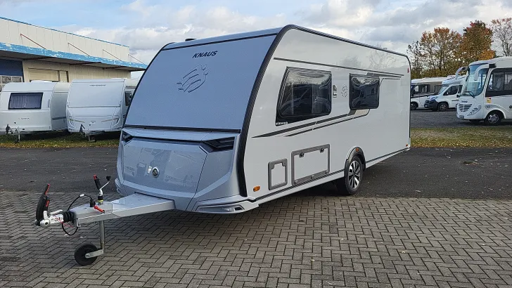 Frontal Hinten Knaus Südwind 540 FDK Black Selection Garagentür rechts, Casual Silv