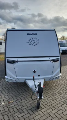 Frontal Vorne Knaus Südwind 540 FDK Black Selection Garagentür rechts, Casual Silv