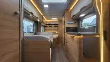 Sicht vorne-hinten Knaus Südwind 540 FDK Black Selection Garagentür rechts, Casual Silv