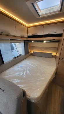 Betten Knaus Südwind 540 FDK Black Selection Garagentür rechts, Casual Silv