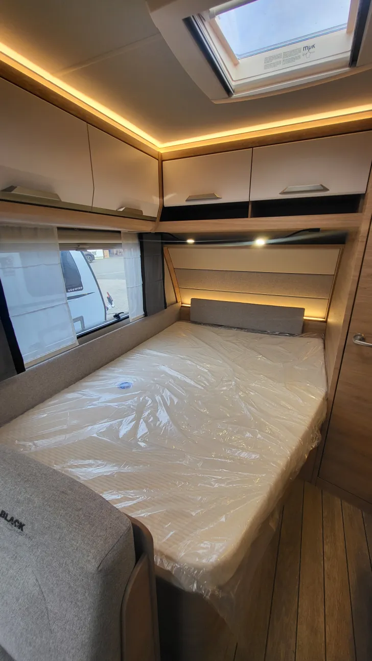 Betten Knaus Südwind 540 FDK Black Selection Garagentür rechts, Casual Silv