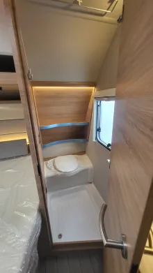 Toilette Knaus Südwind 540 FDK Black Selection Garagentür rechts, Casual Silv