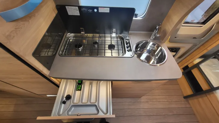 Fahrzeugbild Knaus Südwind 540 FDK Black Selection Garagentür rechts, Casual Silv #20
