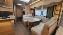Sitzgruppe Knaus Südwind 580 QS Black Selection 3 Etagenbett mit Garagentür
