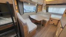 Weitere Sitzgruppe Knaus Südwind 580 QS Black Selection 3 Etagenbett mit Garagentür