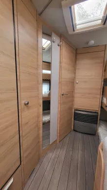 Weitere Betten Knaus Südwind 580 QS Black Selection 3 Etagenbett mit Garagentür