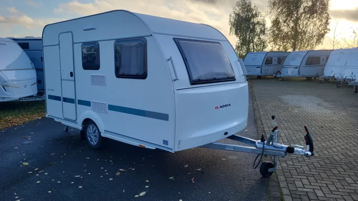 Schräg Vorne Adria Aviva 360 DK Fliegenschutz, Panorama