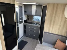 Fahrzeugbild Hobby De Luxe 460 SL Modell 2027; 1500kg #6