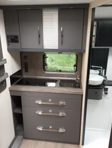 Fahrzeugbild Hobby De Luxe 460 SFf #8