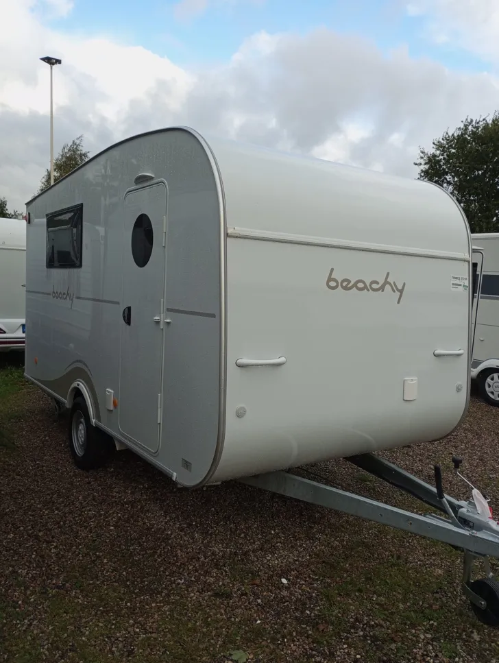 Fahrzeugbild Hobby Beachy 450 *Modell 2027* #1